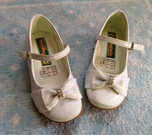 Zapatitos nuevos blancos de vestir para niñas: ¡Elegancia y comodidad!